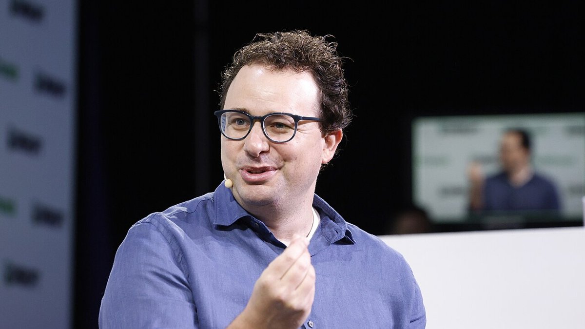 Anthropic Tells Investors Revenue Hit $16.8 Billion in One Quarter