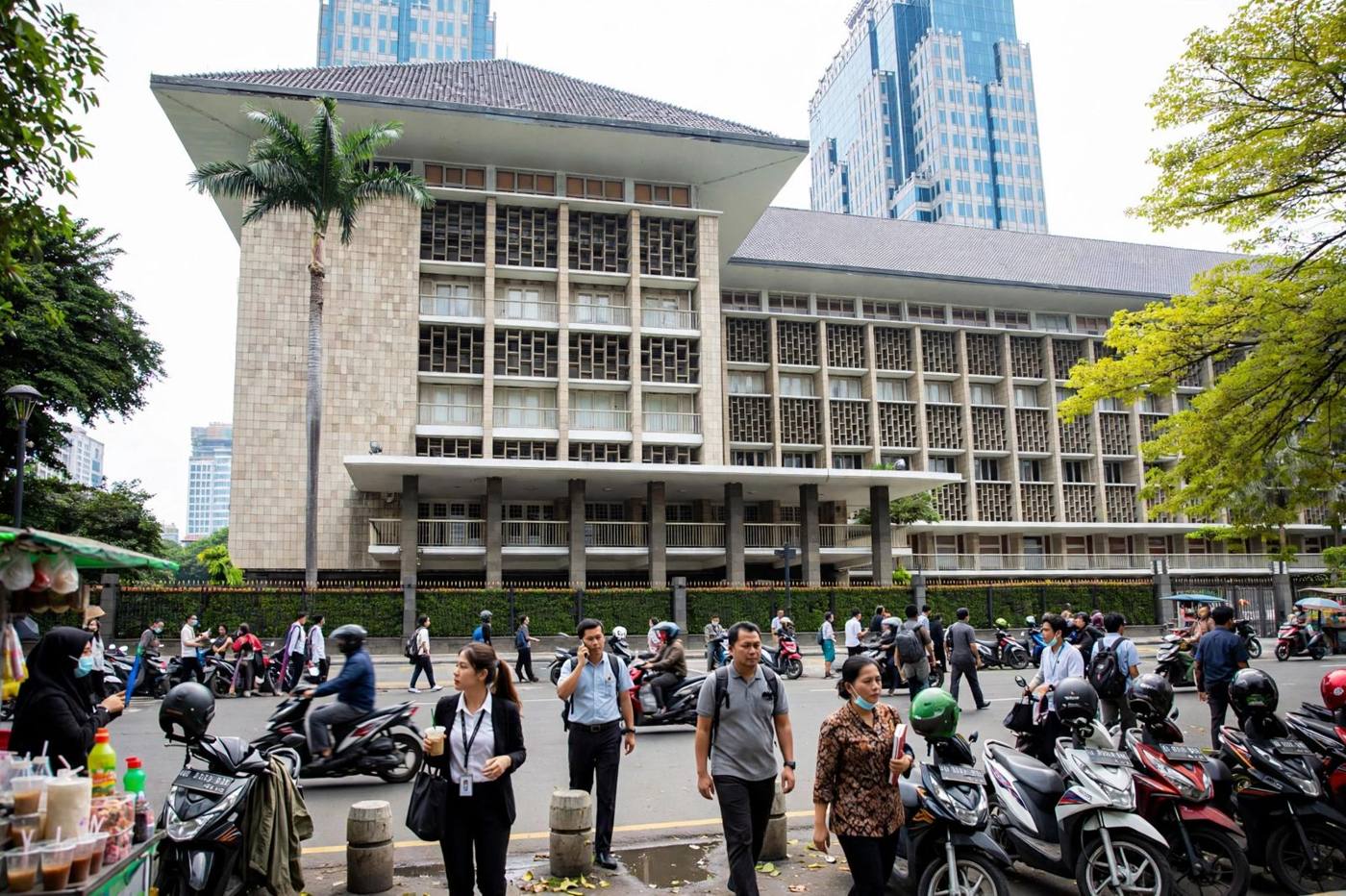 Bank Indonesia Holds Main Rate at 5.75 Percent as Market Rout Presses the Rupiah