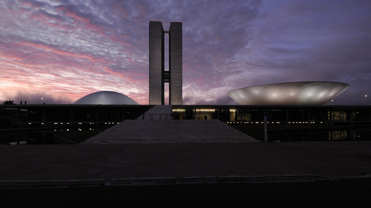 Brazil Senate Approves 40-Hour Workweek in Win for Lula Before Runoff