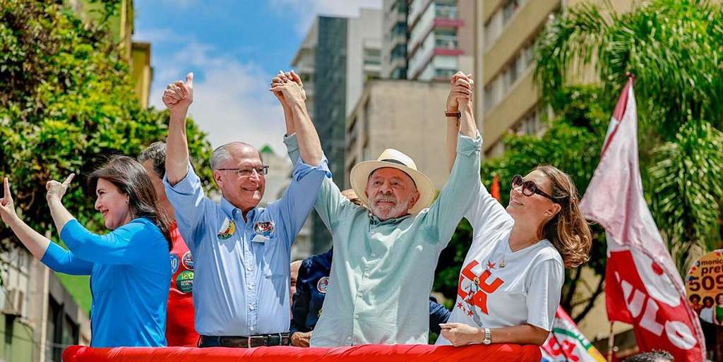 Brazil Votes in Tight Presidential Runoff Between Lula and Flavio Bolsonaro