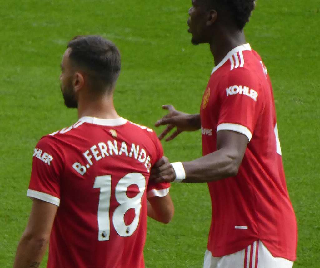 Carrick Drops Captain Fernandes to the Bench for Bournemouth Game