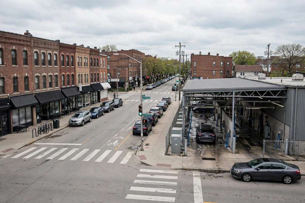 Chicago, Illinois: Person of Interest Questioned After Attempted Child Abduction and SUV Theft in Bucktown