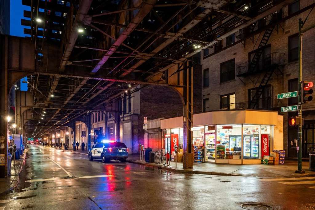 Two Men Shot Inside Loop 7-Eleven in Chicago, Illinois