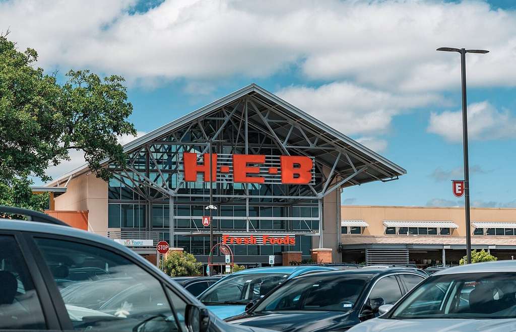 Dallas, Texas: Taylor Farms Recalls H-E-B Salad Kits Over Undeclared Soy and Almonds