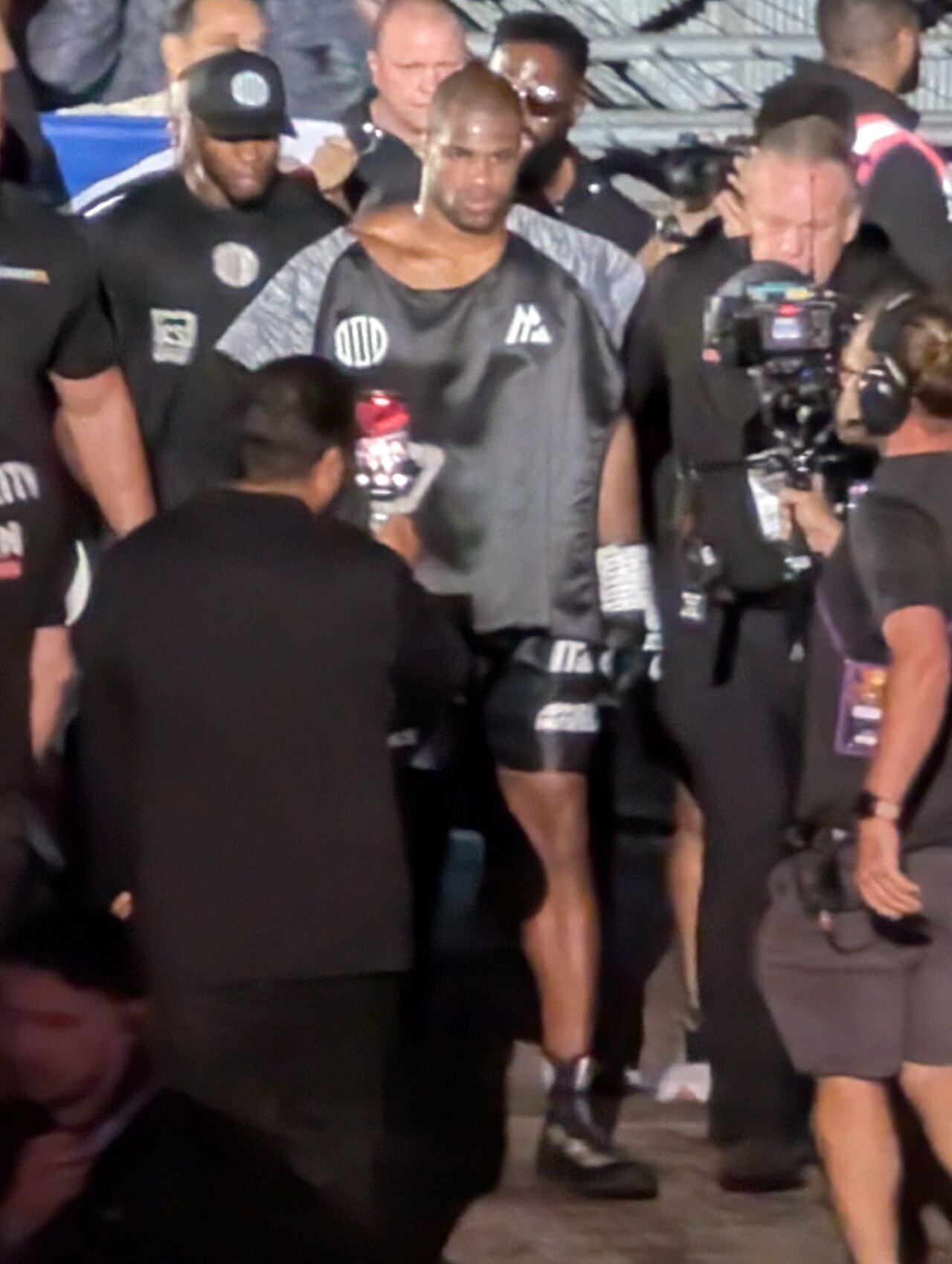 Dubois Stops Wardley in Two Rounds to Retain WBO Heavyweight Title