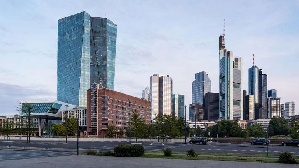 Europe Stocks Steady as Deutsche Bank Beats, Fed Decision Nears
