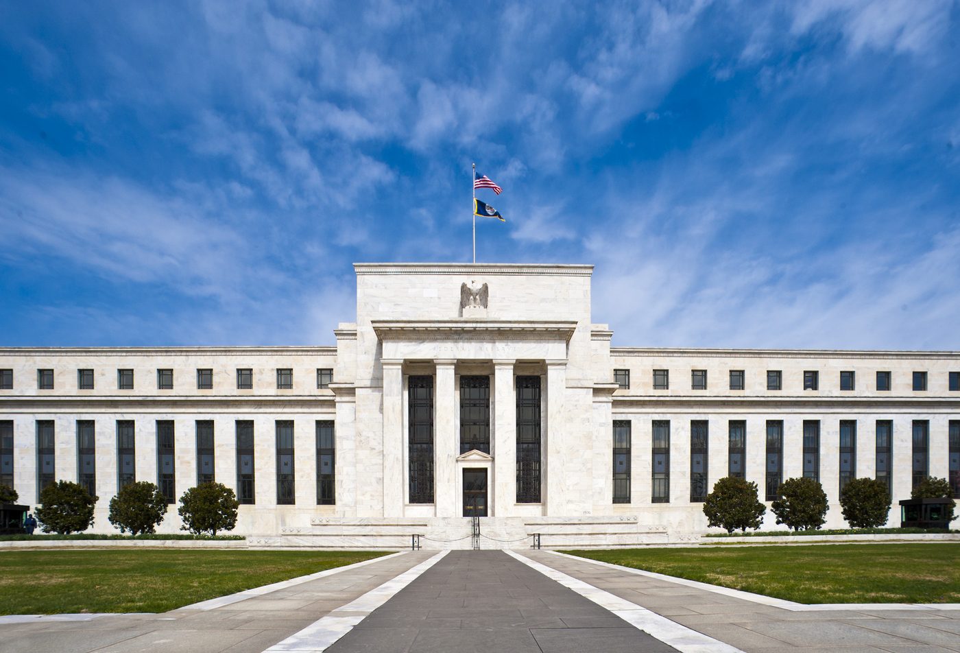Beige Book: US Economy Grows Slightly as Price Pressures Build