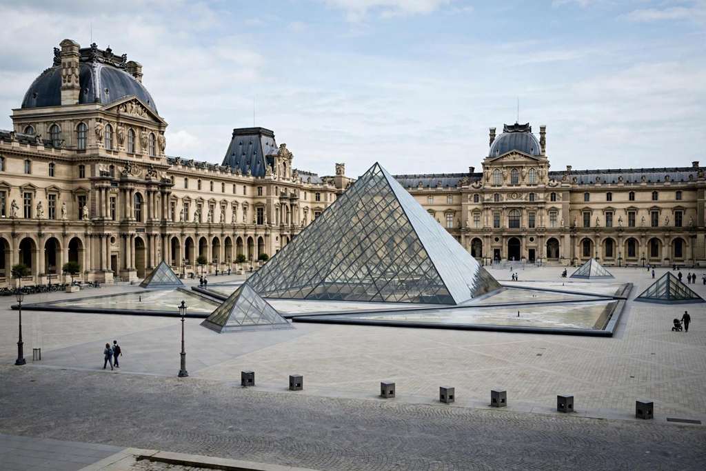 France Deploys 70,000 Police as Louvre Closes for Saturday Protests