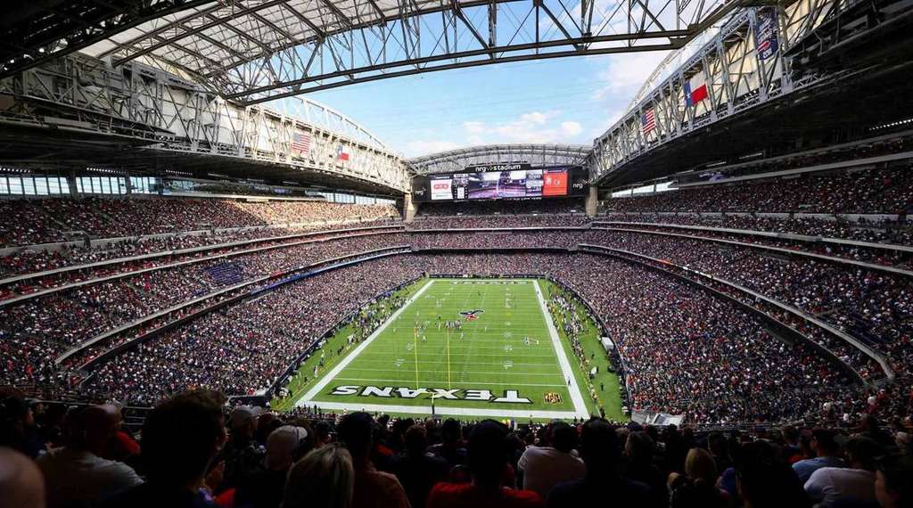 Giants Beat Texans 27-21 in Overtime on Singletary Touchdown as McCarthy Wins First Start