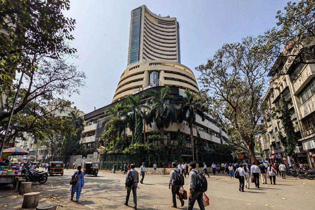 Sensex Recovers From Midday Crash to Close Down 125 Points, Midcaps and Smallcaps Still Fall Sharply