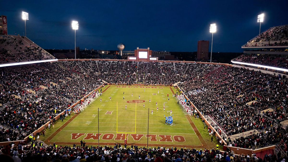 Kentucky Beat Oklahoma 21-13 as Sooners Throw Four Interceptions