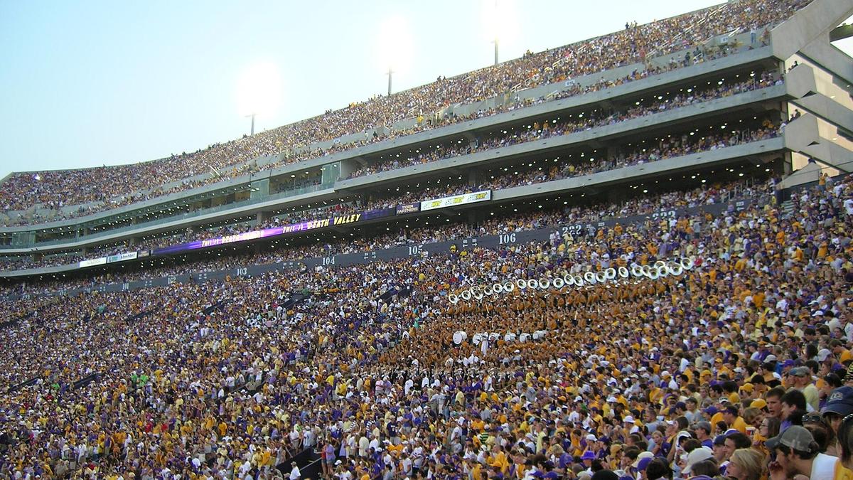 Leavitt Throws Four Touchdowns as No. 22 LSU Shut Out No. 16 Mississippi State 31-0