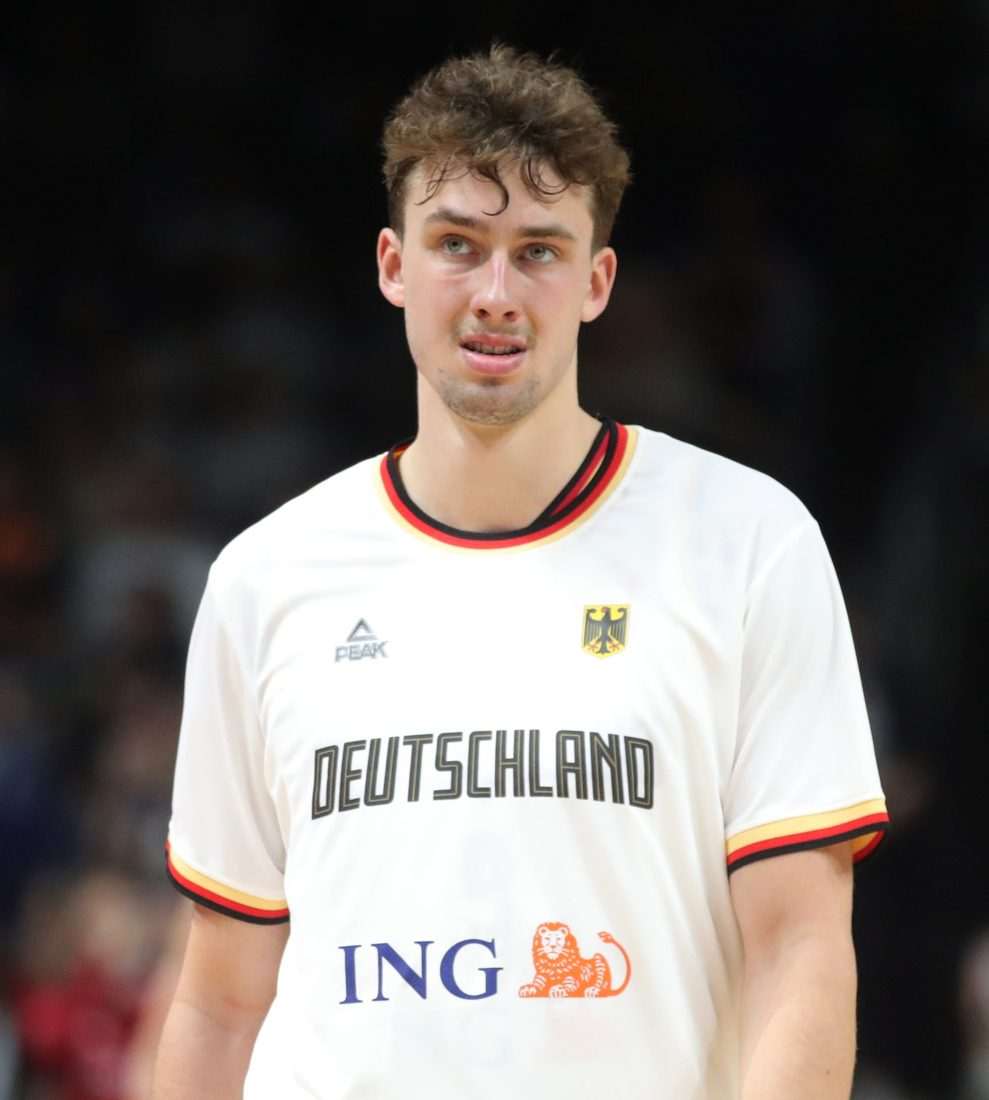 Wagner Scores 23 as Magic Beat Knicks 111-102, Suggs Leaves With Knee Injury