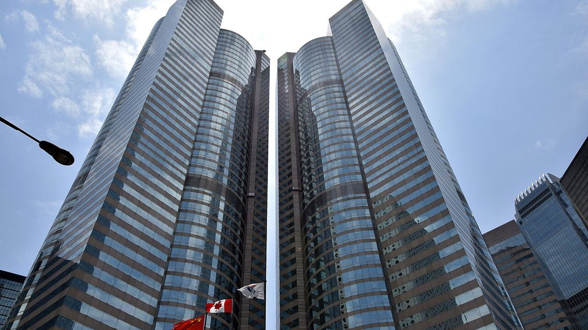 Hang Seng Falls 1.6 Percent as Hot US Inflation Deepens Asia Selloff