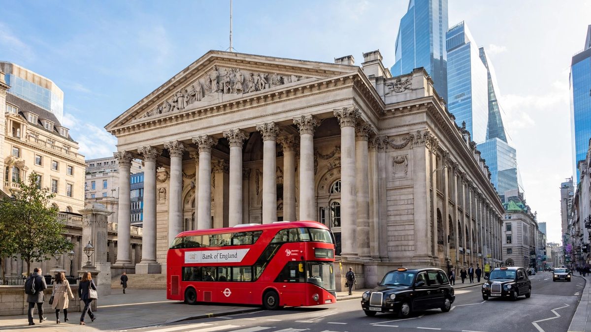 Pound Rises to 1.3402 Dollars as Hot UK Inflation Seals Bets on a November Rate Hike