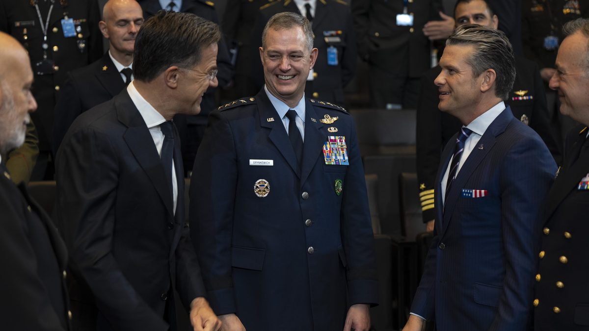NATO Commander Warns Russia Any Attack Would Be Broken