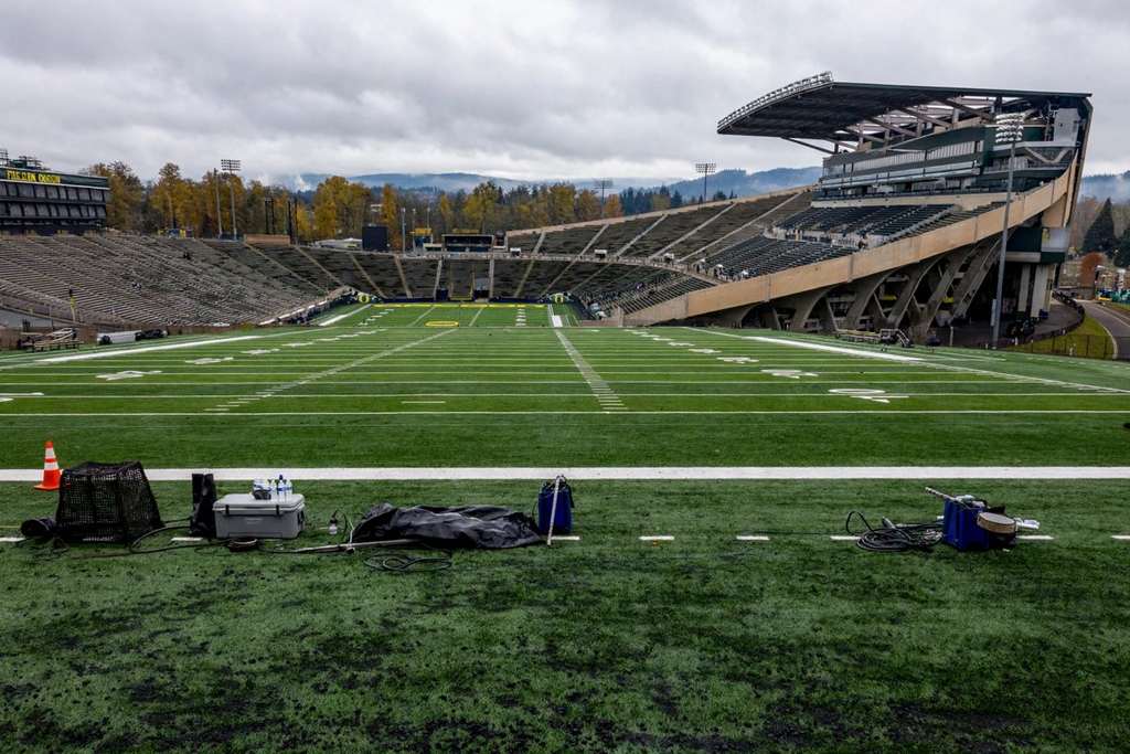 Oregon Quarterback Dante Moore Out for Rest of Season After Concussion