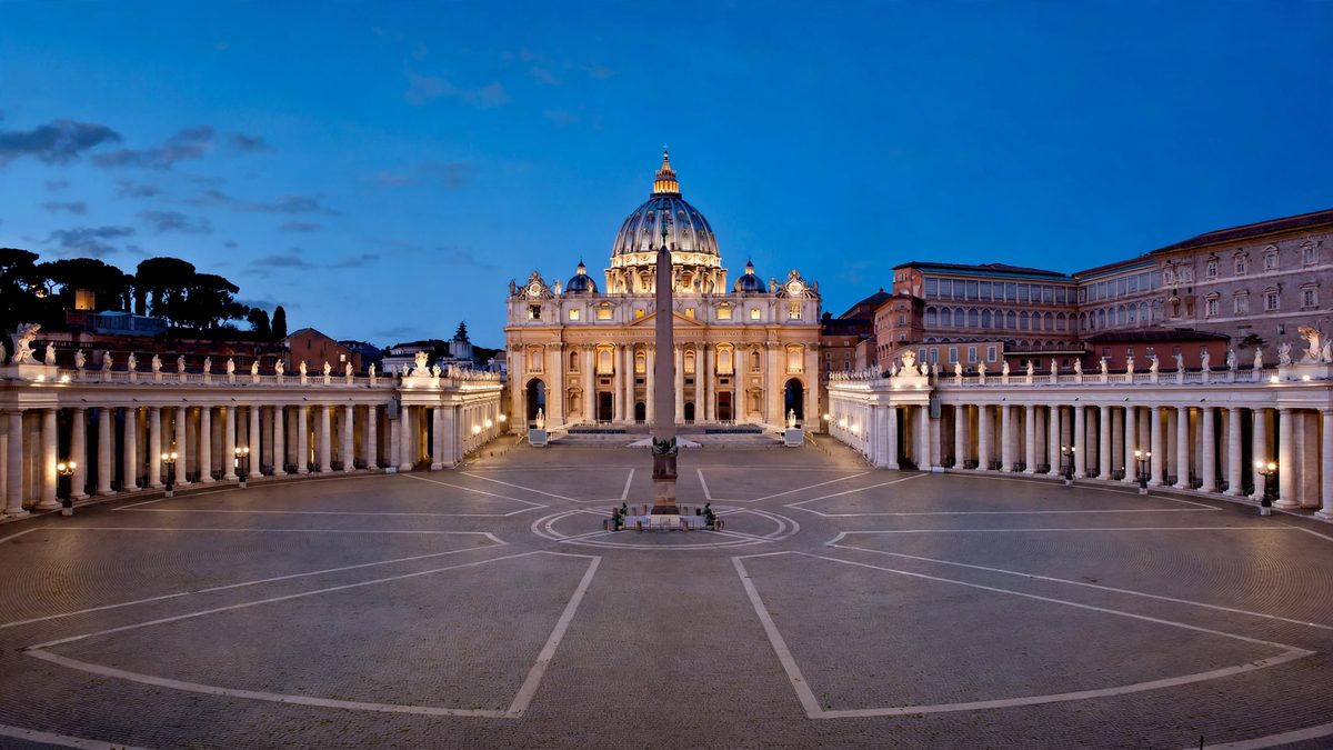 Pope Leo Leads Angelus in First Public Appearance Since Lung Cancer Surgery