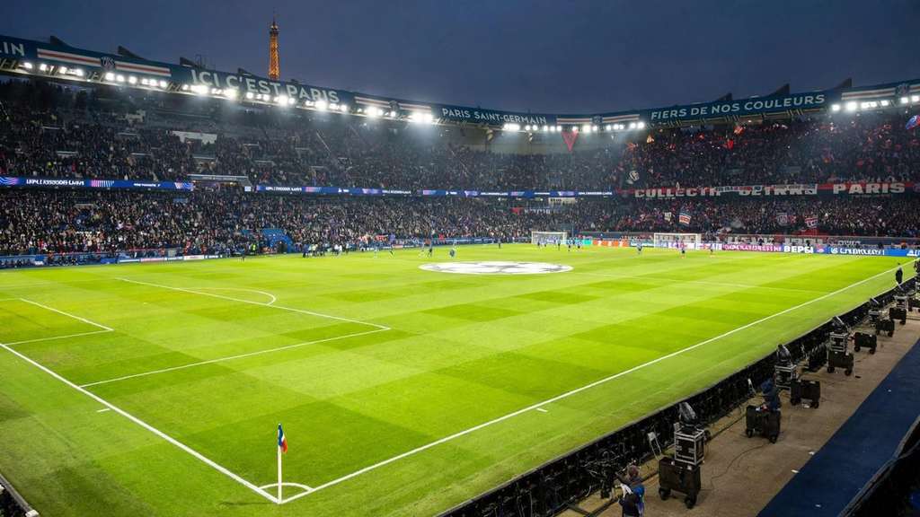 Osimhen Scores Twice in Istanbul Derby, PSG Beat Lyon to Go Top
