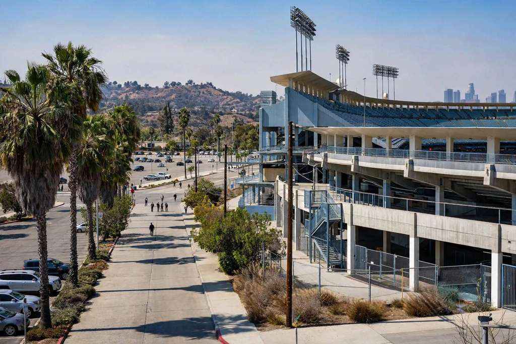 Ross Newhan, Hall of Fame Sportswriter, Dies at 89