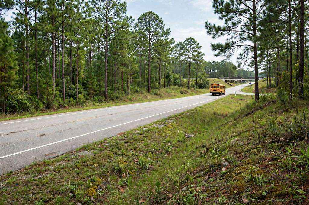 Salem High School Football Bus Overturns in Conyers, Georgia, Injuring at Least 12