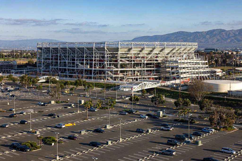 San Francisco, California: 49ers Bring Back DeForest Buckner in Trade With the Colts