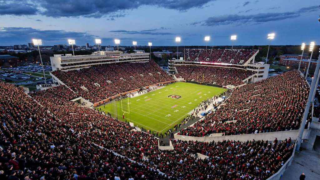South Carolina Beats No. 11 Tennessee 27-24 on Walk-Off Field Goal