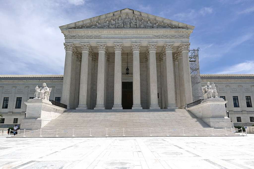 Supreme Court Lets New Hampshire Bar Student IDs for Voting