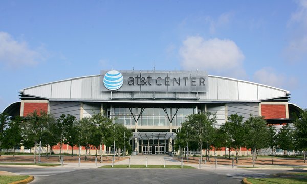 Thunder Beat Spurs 116-104 as Gilgeous-Alexander Scores 32 in Opener