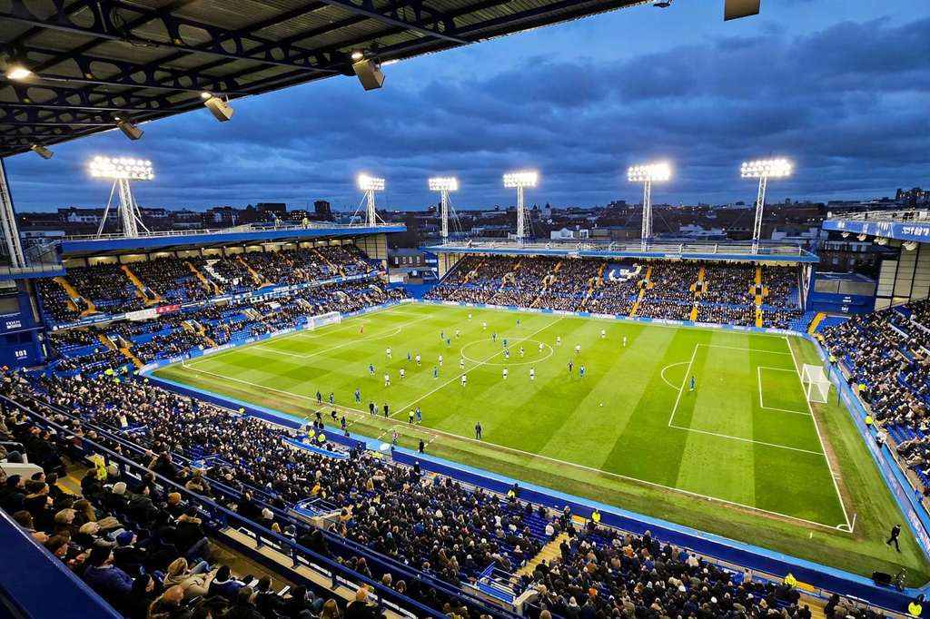 Tottenham Beat Chelsea 2-0 at Stamford Bridge as Palmer Is Sent Off
