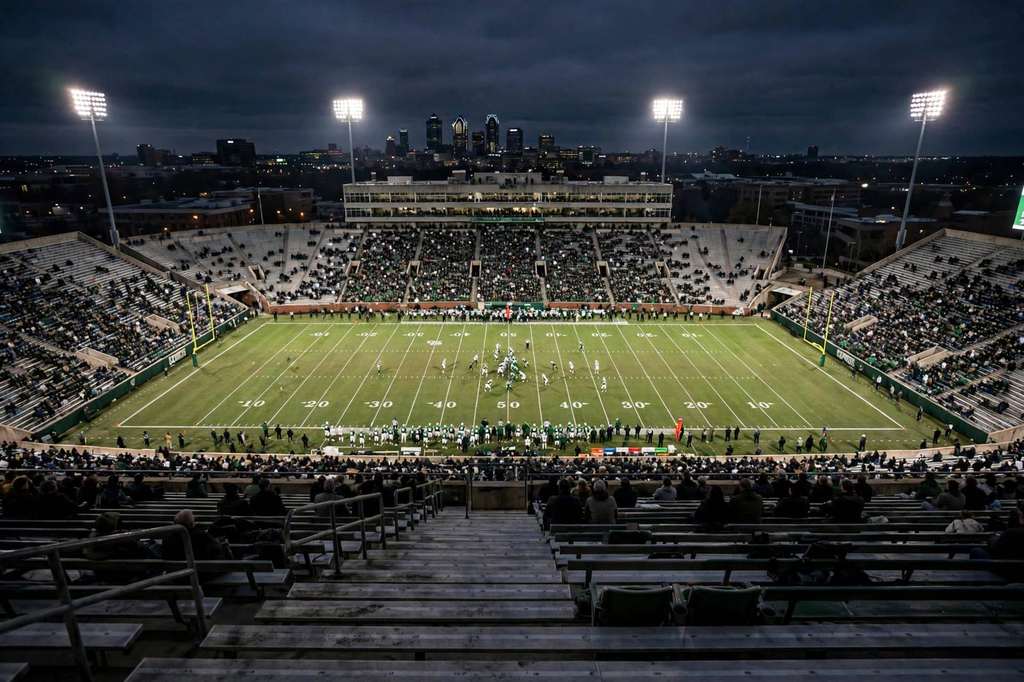 Tulane remonte un retard de 10 points au quatrième quart-temps et bat Charlotte 38-31 en prolongation
