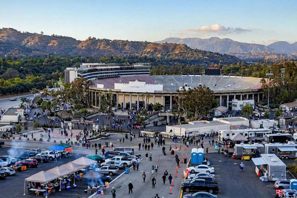 UCLA Beats Michigan State 28-10 at the Rose Bowl as Dieffenbach Returns to Throw 63 Yard Touchdown
