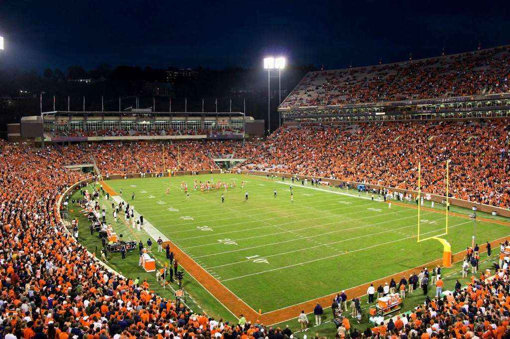 Virginia Tech Beats Clemson 20-16 on Fourth Down Touchdown With 1:49 Left