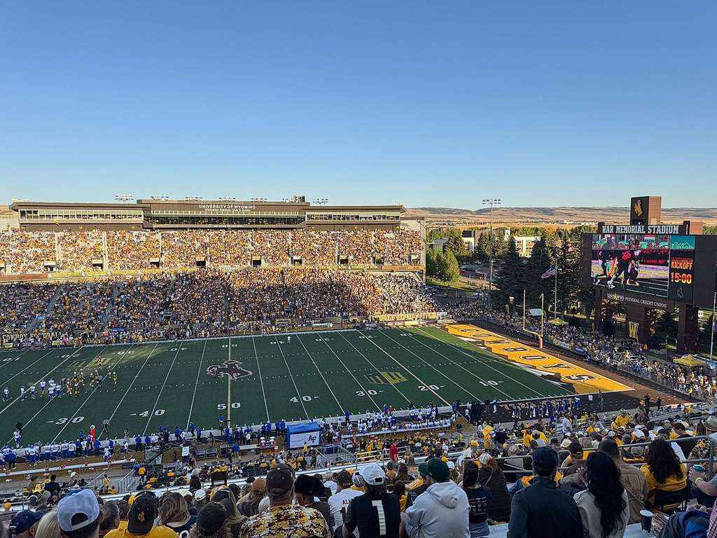 Wyoming Beats Air Force 28-14 as Hughes Opens With 68-Yard Touchdown Run
